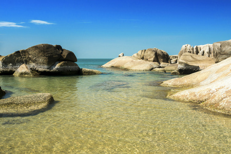 苏梅岛清浅浅的积水