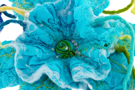 由羊毛制成的海洋蓝色小花