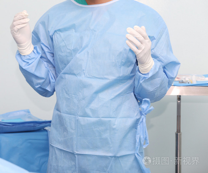 外科医生在手术室制服