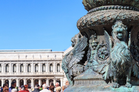 雕塑上著名的圣马可广场上的一列的详细信息