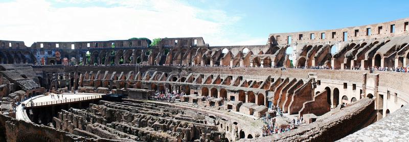 斗兽场建于一世纪的罗马城。