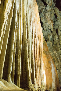 洞穴中的钟乳石