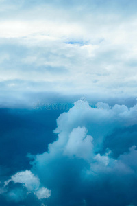 戏剧性的暴风雨天空