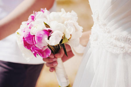 结婚花。粉红色和白色。