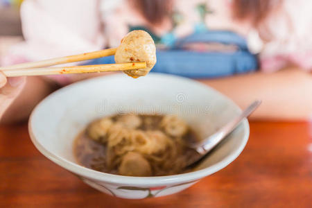 泰式蔬菜线面条。