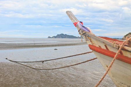 海滩上的渔船