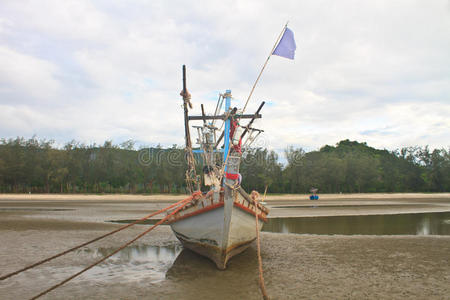 海滩上的渔船