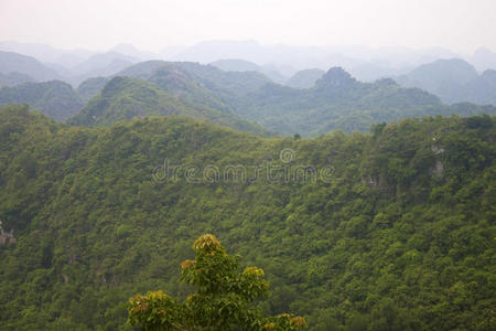 山峦全景