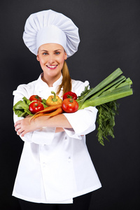 手工制作的女厨师心标志与番茄在黑暗的背景