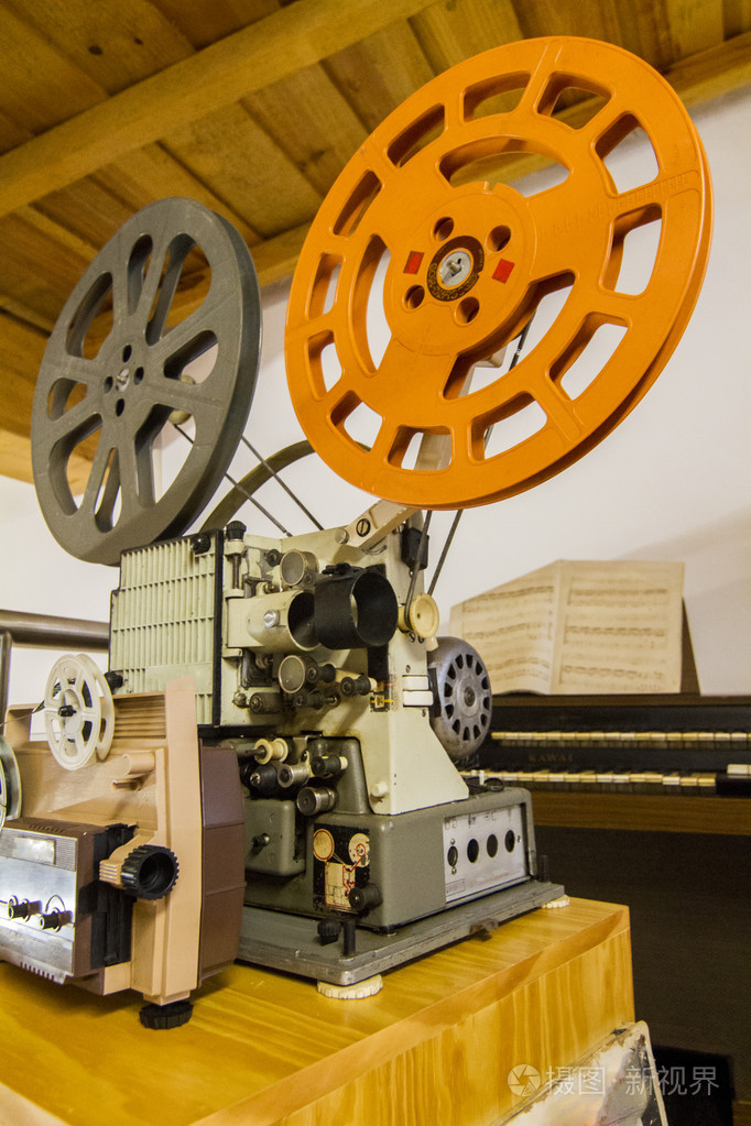 老电影投影机照片-正版商用图片1gecvp-摄图新视界