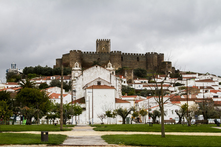 中世纪城堡座落在小村庄波特尔，葡萄牙