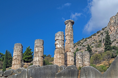 阿波罗在希腊德尔斐 oracle 考古工地的寺庙