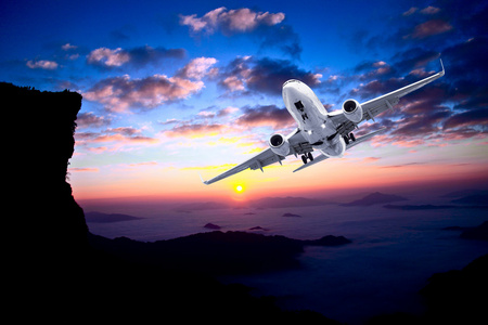 飞机在日出山背景
