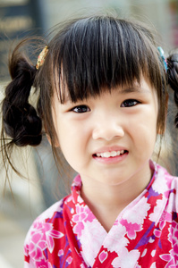 日本的传统服装的亚洲小孩