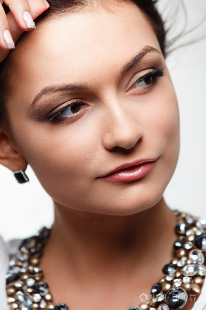 美丽的女孩.美丽的年轻女子,与新鲜皮肤干净又美丽的脸蛋.纯自然的美.