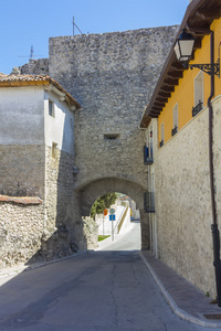 旧的石头墙和 mudejar 的时代，村里的 c 入口