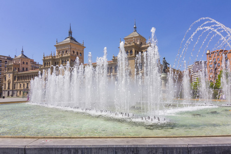 现代喷泉广场利亚利亚，西班牙