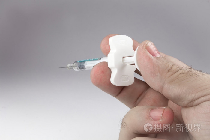 手用注射器注入的位置