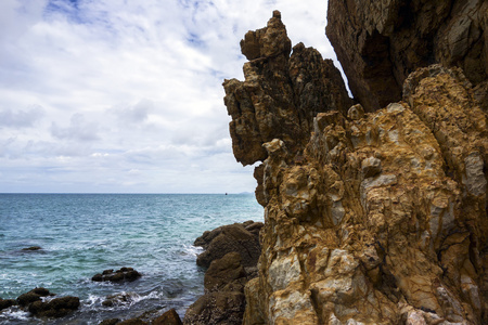 沿海峭壁上岛柯兰海滩