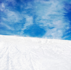 雪山和蓝蓝的天空