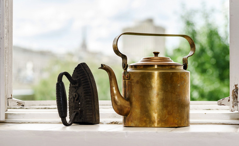 复古 aeneous 茶壶和铸铁