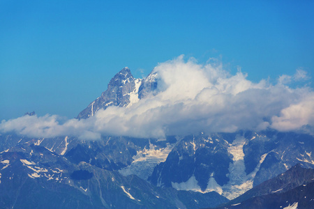 乌什巴山峰