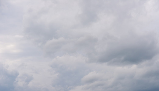 风雨如磐的天空