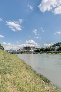 salzach 河通过萨尔茨堡，奥地利的路上