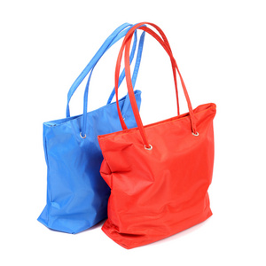 红色和蓝色的袋子