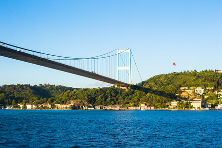 大桥博斯普鲁斯海峡在土耳其伊斯坦布尔的法提赫苏丹穆罕默德 