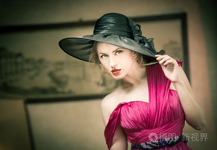 有魅力的时尚女孩看做美国女演员