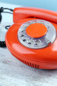 复古的红色电话，靠得很近
