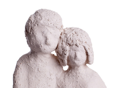一对夫妇的粘土雕像