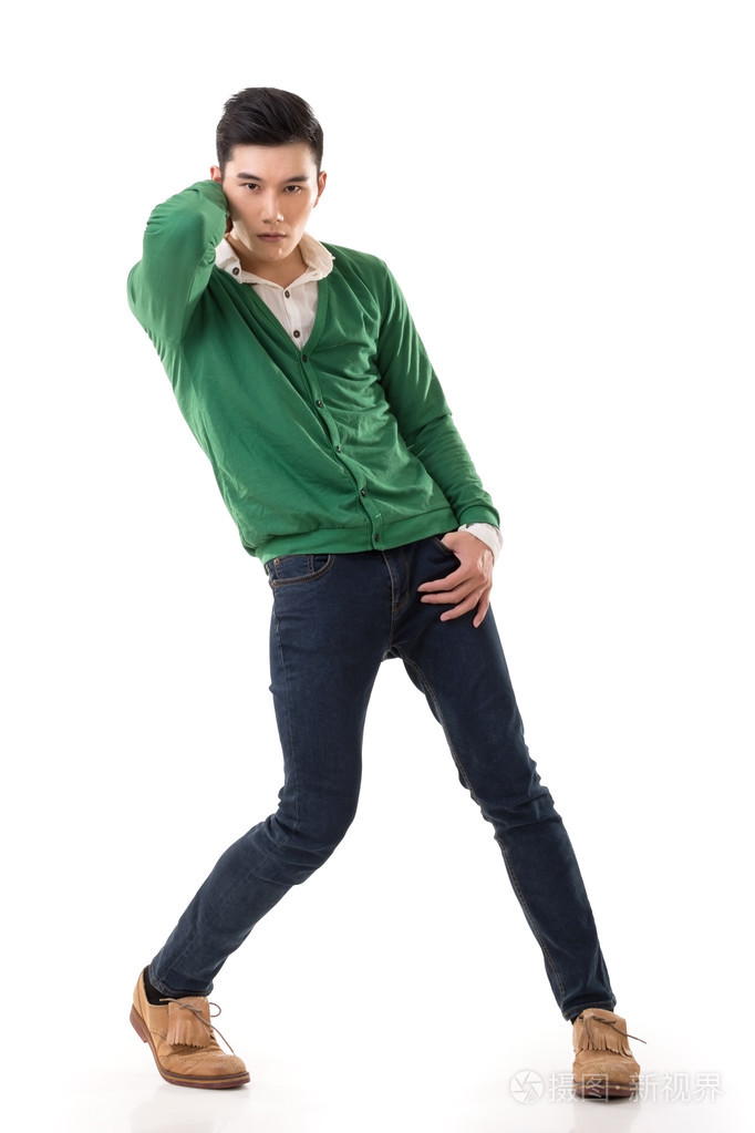 亚洲人与夸张的姿势