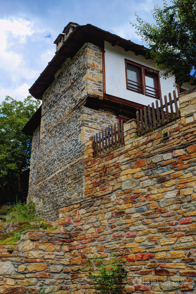 时尚的石头房子