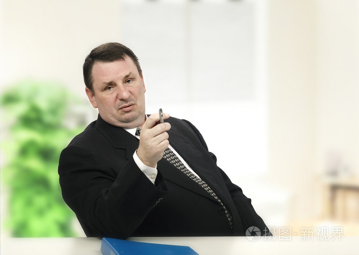 傲慢的面试官令人困惑的申请人