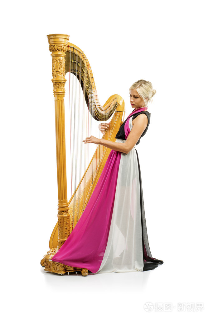 女人演奏竖琴