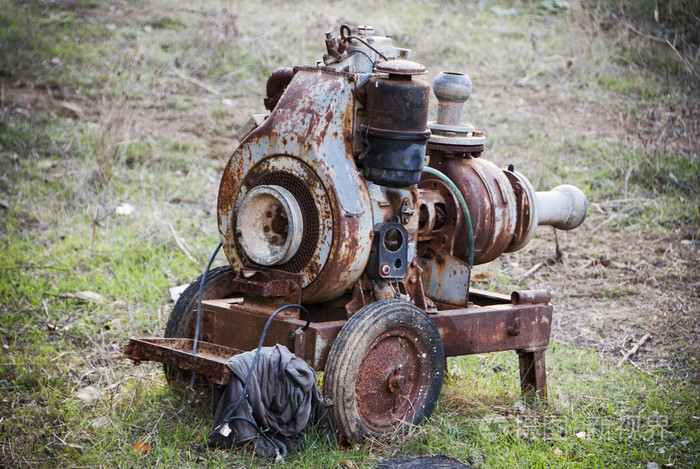 旧生锈泵