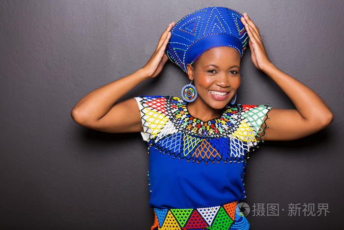 祖鲁族小女孩微笑着