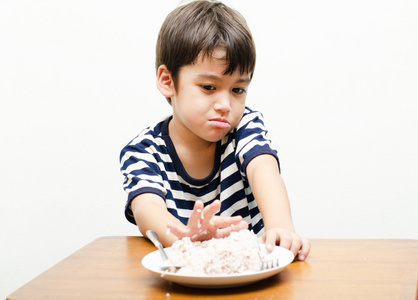 小男孩忽略他一顿饭