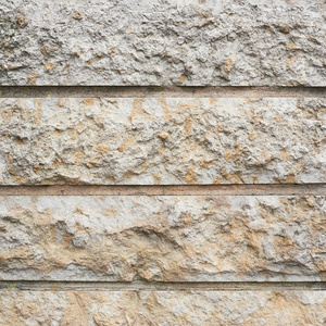 旧墙由石灰石块