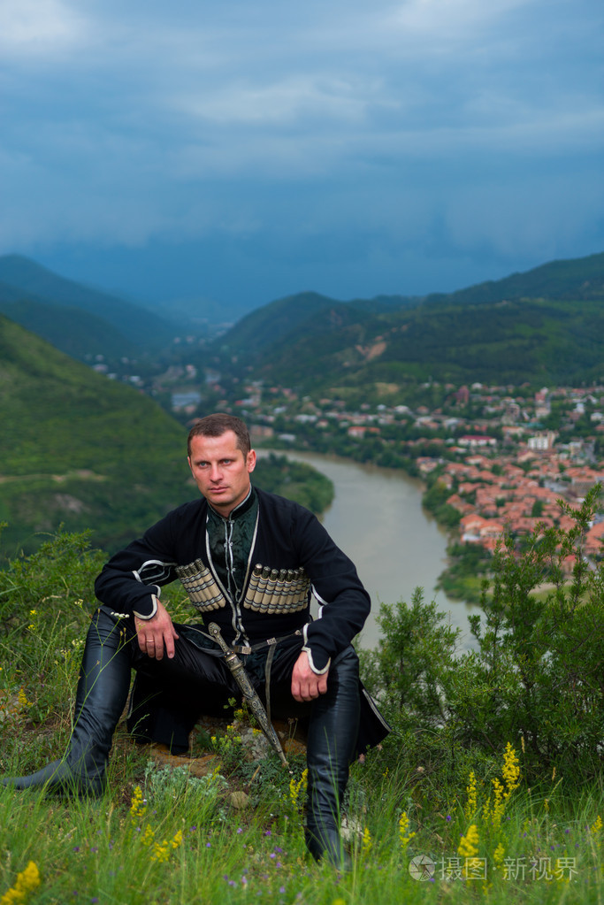 格鲁吉亚民族服饰的人