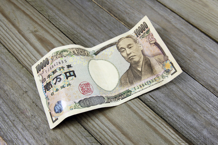 1 万日元纸币上木制的背景