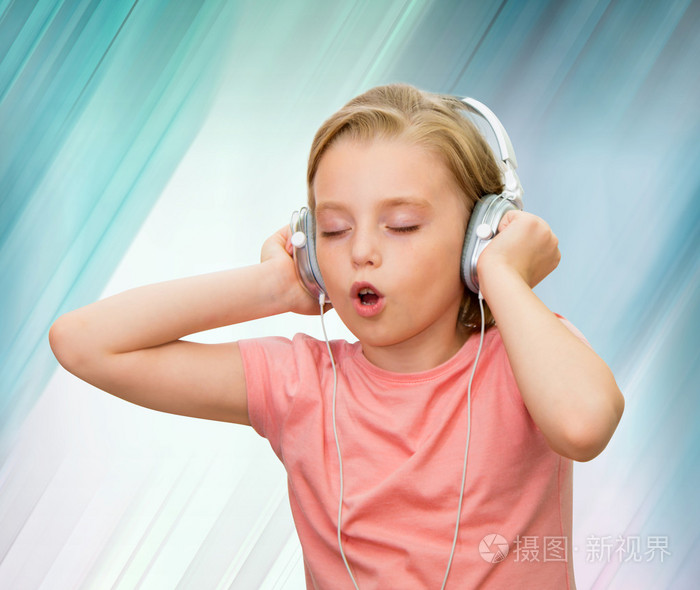 女孩喜欢听听音乐