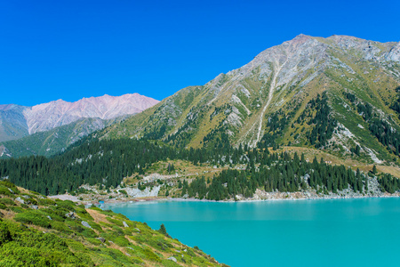 高山湖泊