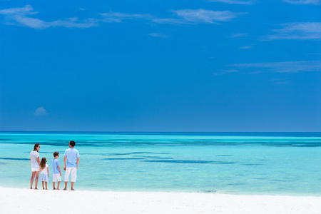 夏季海滩度假家庭