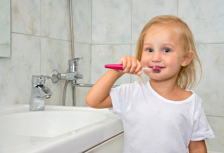 牙刷洗的孩子