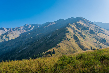 天山山脉在阿拉木图