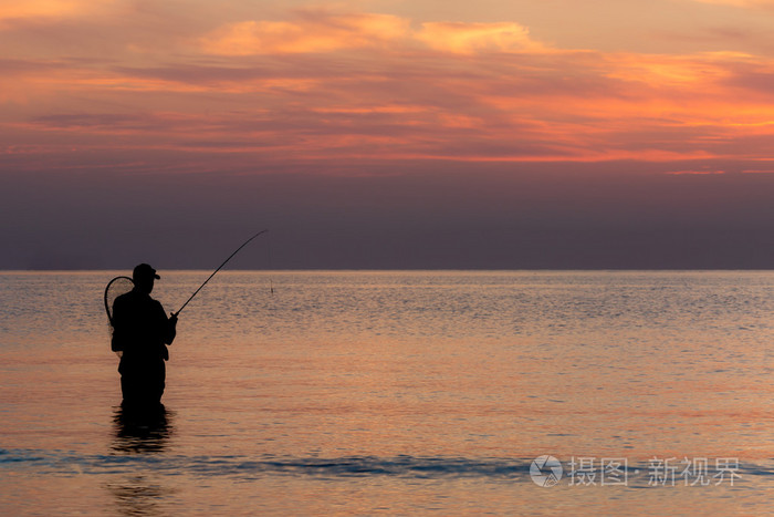 钓鱼在黎明