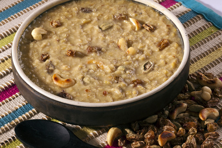 来自印度的美味的厚和奶油 dal payasam